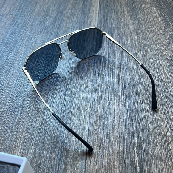 Look x Eleven Muse Sunglasses - Picture 3 of 4